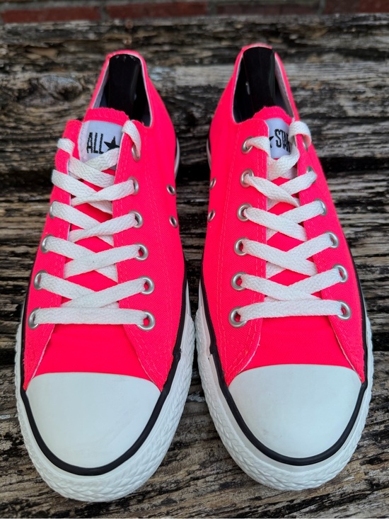 Converse Shoes - Converse Chuck Taylor All Star Unisex M-7 W-9 Pink Low Top Canvas Sneakers X2